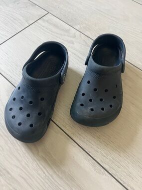 CROCS Kids Navy Blue Vented Clogs